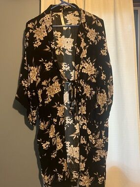 Spiritual Gangster Black and Cream Floral Kimono